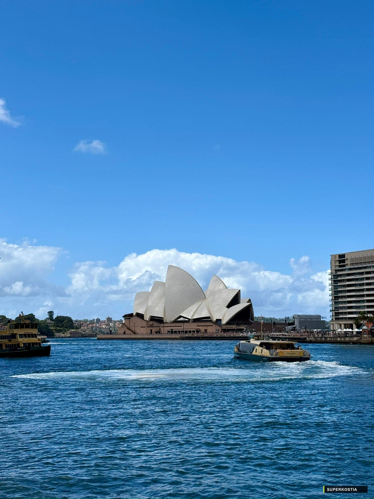Opera Sydney Ferry Jaune