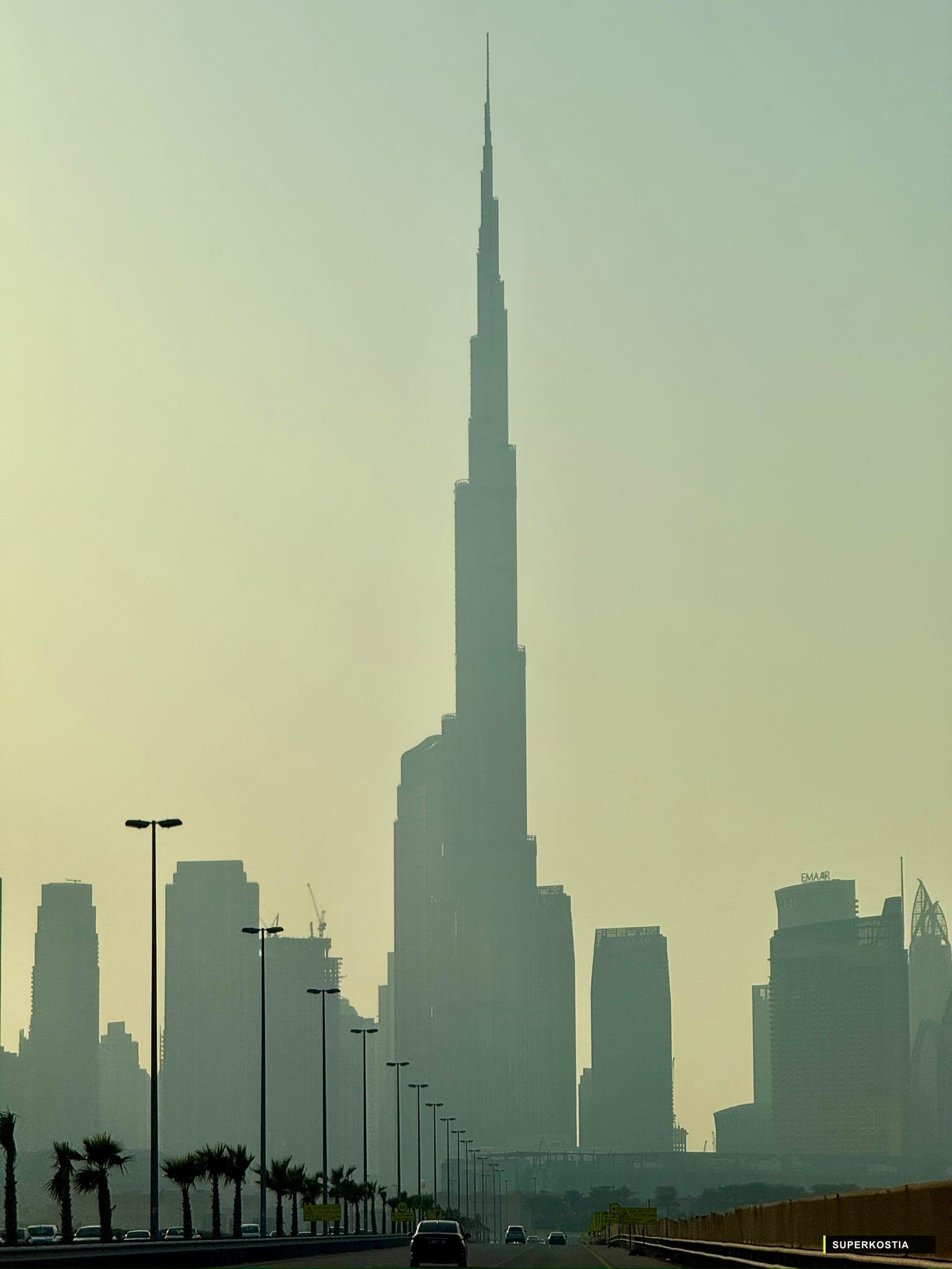 Burj Khalifa Brume Palmiers