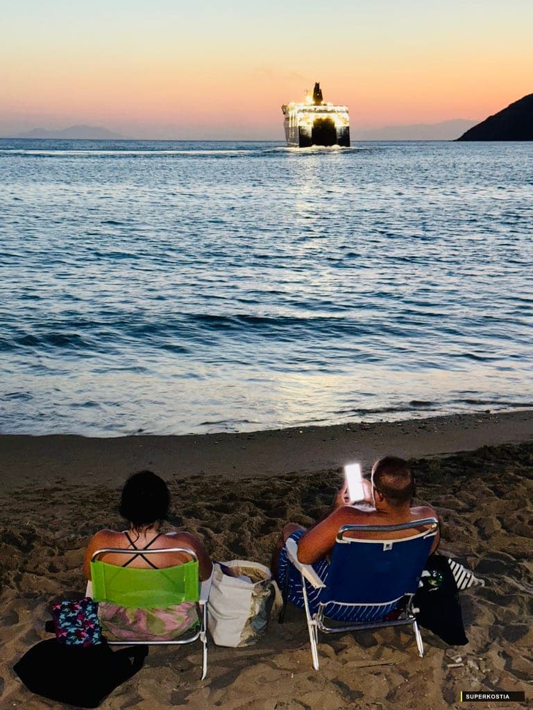 Amorgos Couple Plage Ferry