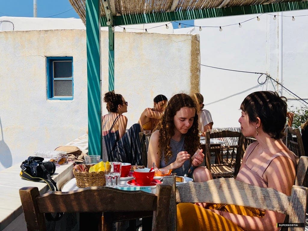 Petit Dejeuner Terrasse Amis