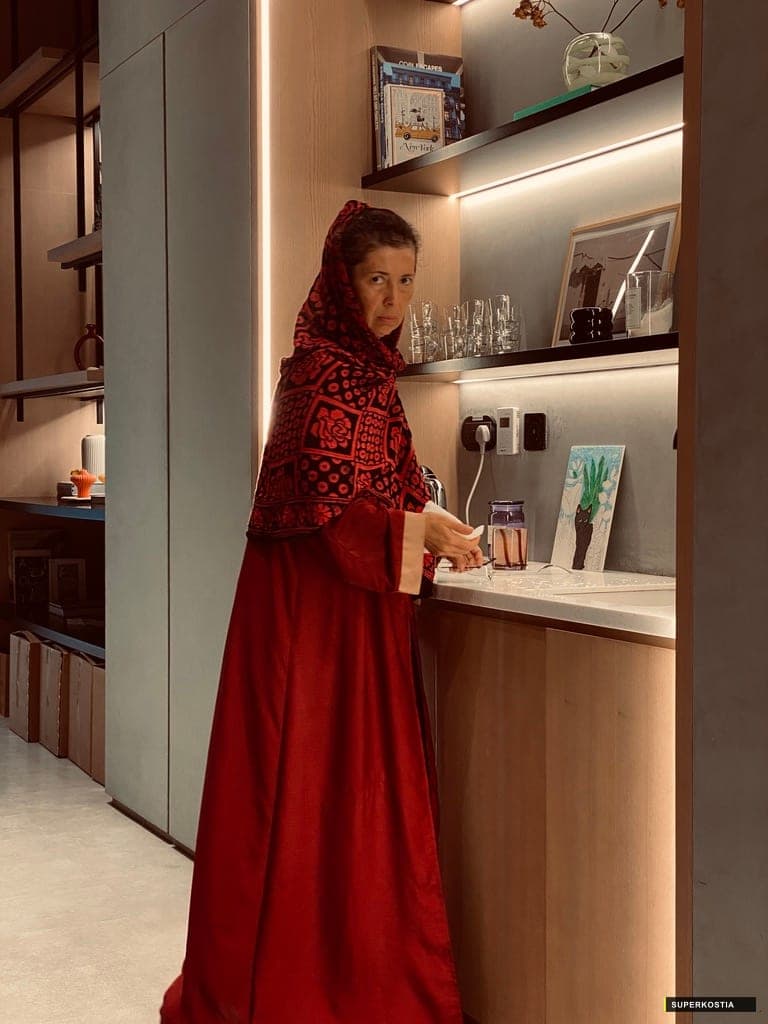 Femme Abaya Rouge Dubai